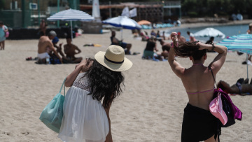 Καιρός: Χτυπάνε 38αρια τα θερμόμετρα, υποχωρούν οι άνεμοι