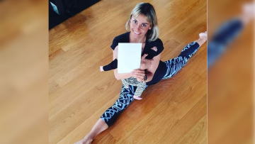 Η έγκυος Βασιλική Μιλλούση ποζάρει αγκαλιά με την κόρη της