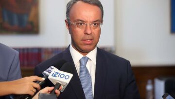 Σταϊκούρας για αναδρομικά συνταξιούχων: Θα τα πάρουν όλοι - Πότε και σε πόσες δόσεις το συζητάμε