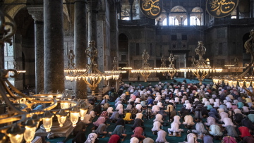 Αγία Σοφία: Εικόνες βεβήλωσης και προχειρότητας - Δείτε βίντεο