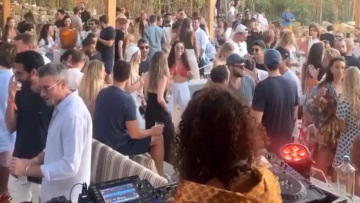 Εικόνες απόλυτου  συνωστισμού  στα μπαρ της Μυκόνου  - «Συνεχείς  ελέγχους» ξεκινά η  ΕΛΑΣ