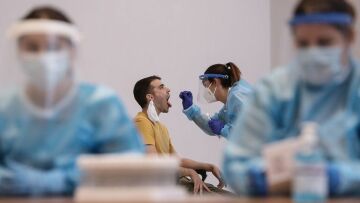 Δάικος (Καθηγητής Ιατρικής) στον Θέμα 104,6: Τα κρούσματα τώρα είναι νεαρής ηλικίας