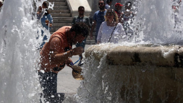 Καιρός: Σήμερα Πέμπτη η κορύφωση του καύσωνα - Και το σαββατοκύριακο... καταιγίδες