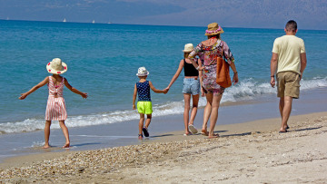 Καιρός: Συνθήκες καύσωνα με «40αρια» και σήμερα - Έρχονται καταιγίδες μετά το μεσημέρι