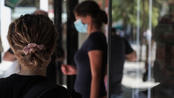 Αρνητές μάσκας: Ποιοι είναι οι άνθρωποι που τα βάζουν με την επιστήμη και την κοινή λογική