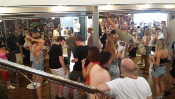 Σύρος: «Εξέγερση» επιβατών σε πλοίο επειδή δεν δούλευε το κλιματιστικό