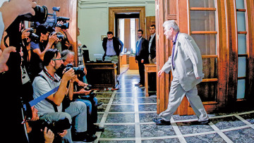 Σκευωρία Novartis- Πόρισμα Ζαχαρή: «Mε ψευδή και κατασκευασμένα στοιχεία η δίωξη στους δέκα πολιτικούς»