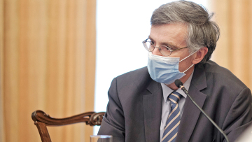 Κορωνοϊός: Έκρηξη κρουσμάτων και στο βάθος... Τσιόδρας