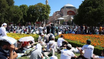 Politico: «Κακά νέα» για τους τους χριστιανούς της Τουρκίας η μετατροπή της Αγίας Σοφίας σε τζαμί