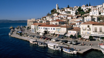 Πόρος: Μέτρα για πάρτι, μπαρ, λαϊκές αγορές και λιτανείες - Κλειστά μαγαζιά στις 23:00