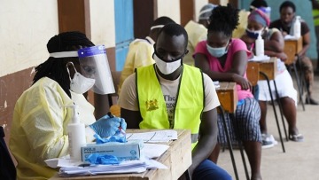 Κορωνοϊός - ΠΟΥ: Στήνει κέντρο για την παραγωγή εμβολίων mRNA στη Νότια Αφρική