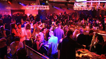 Μέτρα για τον κορωνοϊό: Μπαρ και κλαμπ χωρίς ορθίους μέχρι τέλος Αυγούστου