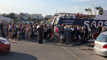 Κορωνοϊός: Συνωστισμός στο λιμάνι της Αλεξανδρούπολης παρόλο που καταγράφηκε ημερήσιο ρεκόρ κρουσμάτων 