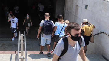 Κορωνοϊός: Στο «κόκκινο» η Αττική με νέο άλμα των κρουσμάτων - 1 στα 2 αφορά άτομα κάτω των 40