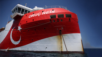 Tο Oruc Reis βγήκε από την ελληνική υφαλοκρηπίδα, αλλά έκανε αναστροφή και επιστρέφει 