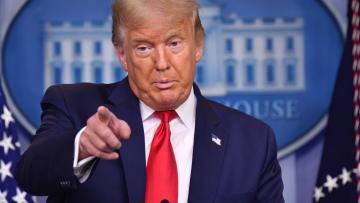 Δημοσιογράφος περίμενε 5 χρόνια για να ρωτήσει τον Τραμπ «μετανιώνετε για όλα σας τα ψέματα;» - Δείτε βίντεο