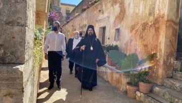 Μητσοτάκης: Η ξενάγηση στην Ιερά Μονή και το δώρο στη Μαρέβα 