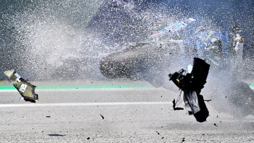 MotoGP Αυστρίας: Τρομακτικό ατύχημα - Παρά τρίχα γλίτωσε τον σοβαρό τραυματισμό ο Βαλεντίνο Ρόσι (βίντεο)