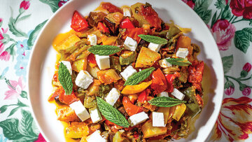 Μπριάμ σε κρύα σαλάτα με φέτα και δυόσμο