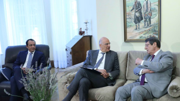 Την κοινή γραμμή Ελλάδας και Κύπρου επεσήμαναν Δένδιας - Αναστασιάδης μετά τη συνάντησή τους 