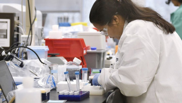 Κορωνοϊός - Κικίλιας: «Η πρώτη δόση εμβολίου στην Ελλάδα στα τέλη Δεκεμβρίου»