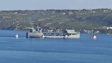Στη Σούδα το τεράστιο ελικοπτεροφόρο USS Hershel «Woody» Williams - Φωτογραφίες