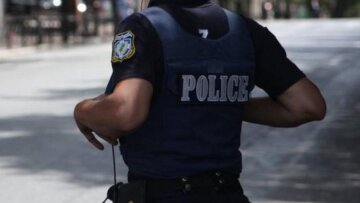 Σε καραντίνα τρεις αστυνομικοί θετικοί στον κορωνοϊό που γύρισαν από Τήνο