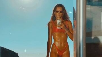 Η Ιζαμπέλ Γκουλάρτ χάρισε το πιο σέξι ηλιοβασίλεμα της Μυκόνου - Δείτε βίντεο