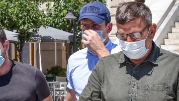 Χάρι Μαγκουάιρ: Επέστρεψε στη Βρετανία μετά τη σύλληψη και την κραιπάλη των 70.000 ευρώ