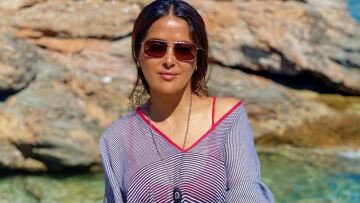 Η Σάλμα Χάγιεκ απολαμβάνει τον ελληνικό ήλιο στην Πάρο - Δείτε φωτογραφίες