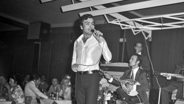 Γιάννης Πουλόπουλος: Τα παρακάλια να τραγουδήσει, το τσιγάρο πριν βγει στη σκηνή και η πρόβα που κράτησε 16 ώρες