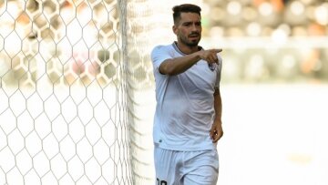 Ολυμπιακός: Κλείνει τον Πέπε από την Γκιμαράες