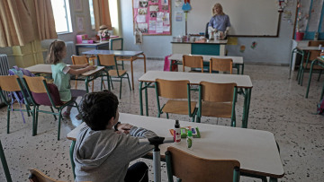 Άνοιγμα σχολείων: Στις 14 Σεπτεμβρίου το πρώτο κουδούνι - Πού ρίχνουν το βάρος τους οι ειδικοί