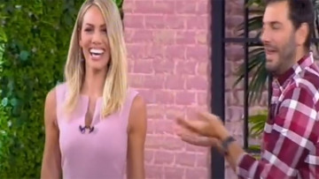  Ιωάννα Μαλέσκου: Η δυναμική είσοδός της με τσιφτετέλι - Δείτε βίντεο