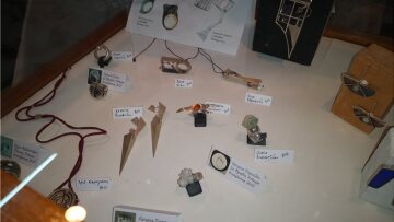 Σπουδές κοσμήματος στη Σχολή Αργυροχρυσοχοΐας Στεμνίτσας