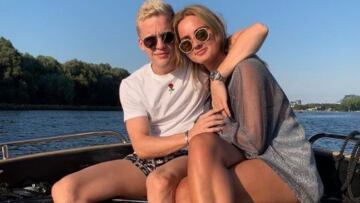 Ο Φαν Ντε Μπέικ είναι ζευγάρι με την εντυπωσιακή κόρη του Μπέργκαμπ