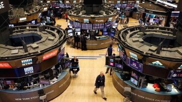 Στάση αναμονής στη Wall Street ενόψει πληθωρισμού – Στα κόκκινα οι δείκτες
