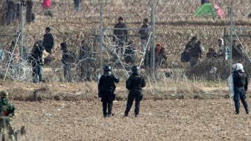 Συναγερμός στον Έβρο: Με drones, θερμικές κάμερες και θωρακισμένα τζιπ οχυρώνουν τα σύνορα