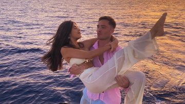 Τα ερωτικά ενσταντανέ του πρωταγωνιστή του Gossip Girl στα ελληνικά νησιά 