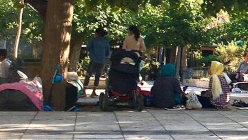Πλατεία Βικτωρίας: Κατασκήνωσαν ξανά μετανάστες - Δείτε βίντεο και φωτογραφίες 