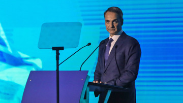 Δώδεκα μέτρα για την Οικονομία - Για ποιους καταργείται η εισφορά αλληλεγγύης - Τον Οκτώβριο τα αναδρομικά