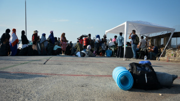 Κυβέρνηση σε μετανάστες στον Καρά Τεπέ: «Ελάτε στη δομή αν θέλετε να φύγετε από τη Λέσβο»