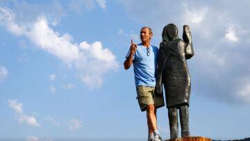 Σλοβενία: Το νέο άγαλμα της Μελάνια Τραμπ είναι το πιο... κακόγουστο όλων των εποχών (φωτογραφίες)