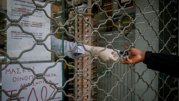 Πέτσας: Τι οδήγησε στην απόφαση να μην ανοίξουν τα μαγαζιά σε Θεσσαλονίκη, Αχαΐα και Κοζάνη