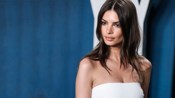 Η Έμιλι Ραταϊκόφσκι κατηγορεί για σεξουαλική επίθεση φωτογράφο - «Ξαφνικά τα δάχτυλά του ήταν μέσα μου»