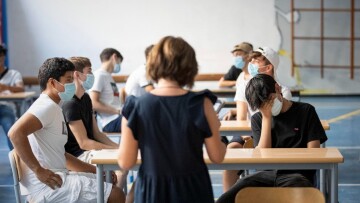 DW: Χάος με τις μάσκες σε γερμανικά σχολεία