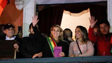 Εκλογές στη Βολιβία: Η μεταβατική πρόεδρος απέσυρε την υποψηφιότητά της