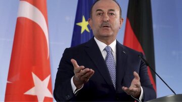 Τσαβούσογλου: Καλέσαμε τον Έλληνα πρέσβη να δώσει εξηγήσεις για άρθρο εφημερίδας