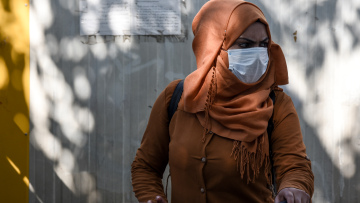 Κορωνοϊός: «Σαρώνει» ο ιός στους μετανάστες στο κέντρο της Αθήνας!