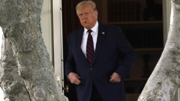 Λευκός Οίκος: Σύλληψη ύποπτης γυναίκας για τον φάκελο με δηλητήριο στον Τραμπ